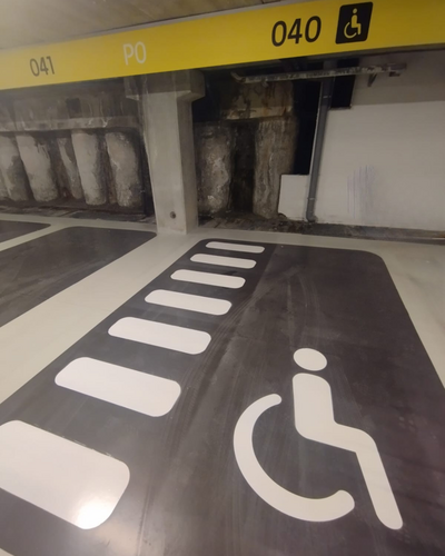 Nuovi posti disabili del parcheggio multipiano