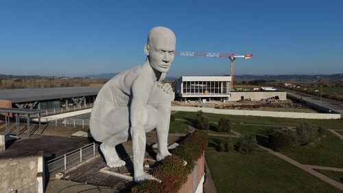 Cantiere scuola con gigante