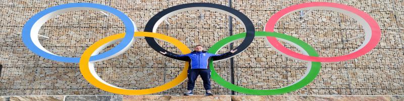 Peccioli si infila il casco e per Ferragosto annuncia la sua discesa nella pista da bob al fianco dell'atleta olimpionico Eric Fantazzini