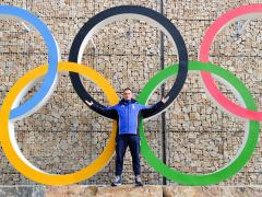 Peccioli si infila il casco e per Ferragosto annuncia la sua discesa nella pista da bob al fianco dell'atleta olimpionico Eric Fantazzini