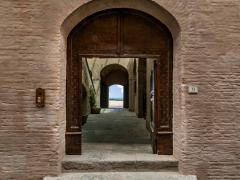 Peccioli, dalla Biennale al boom turistico: si chiude un 2021 da record (nonostante il Covid)